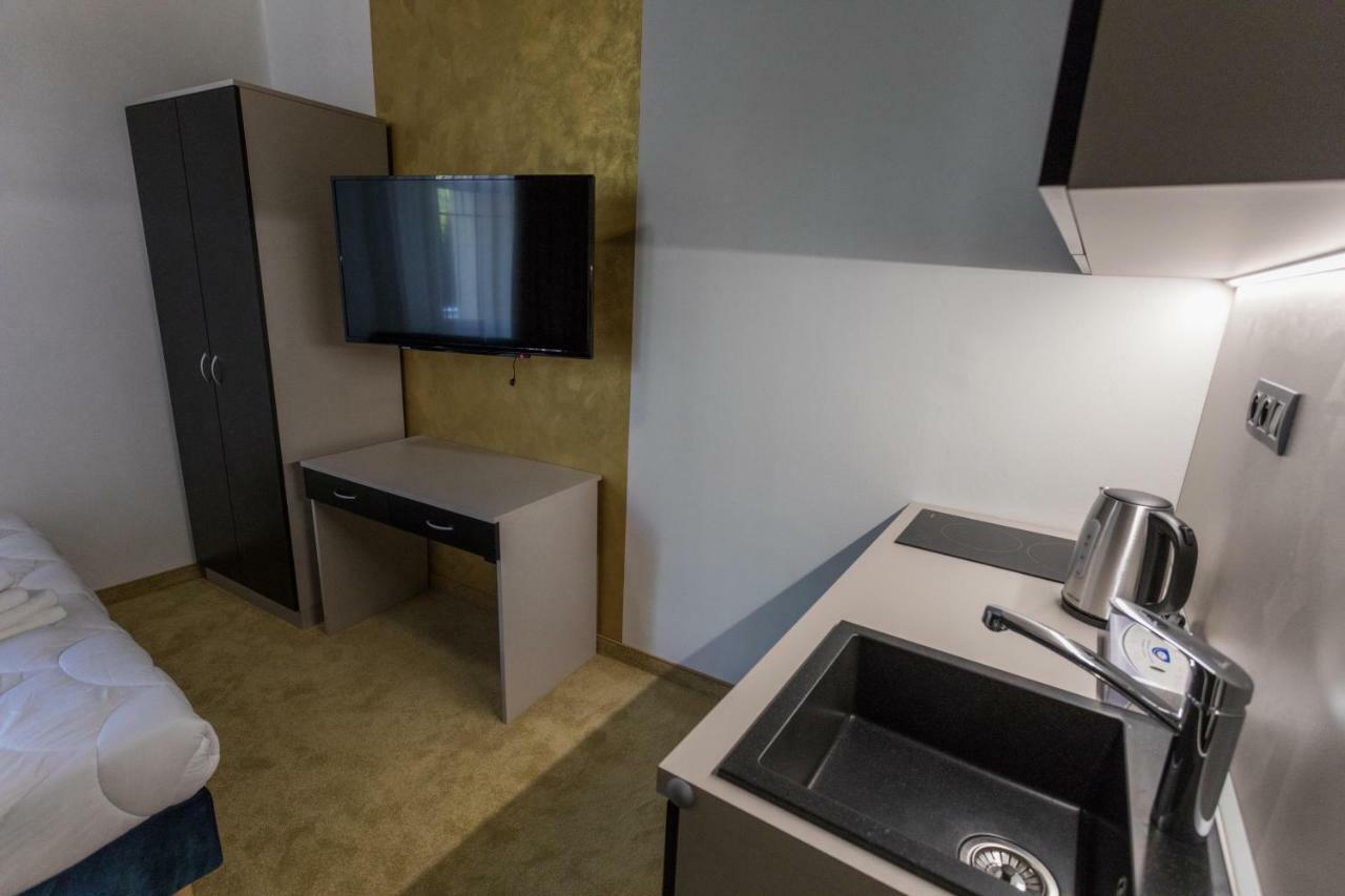Apart Hotel Golden Apartments Košice Buitenkant foto