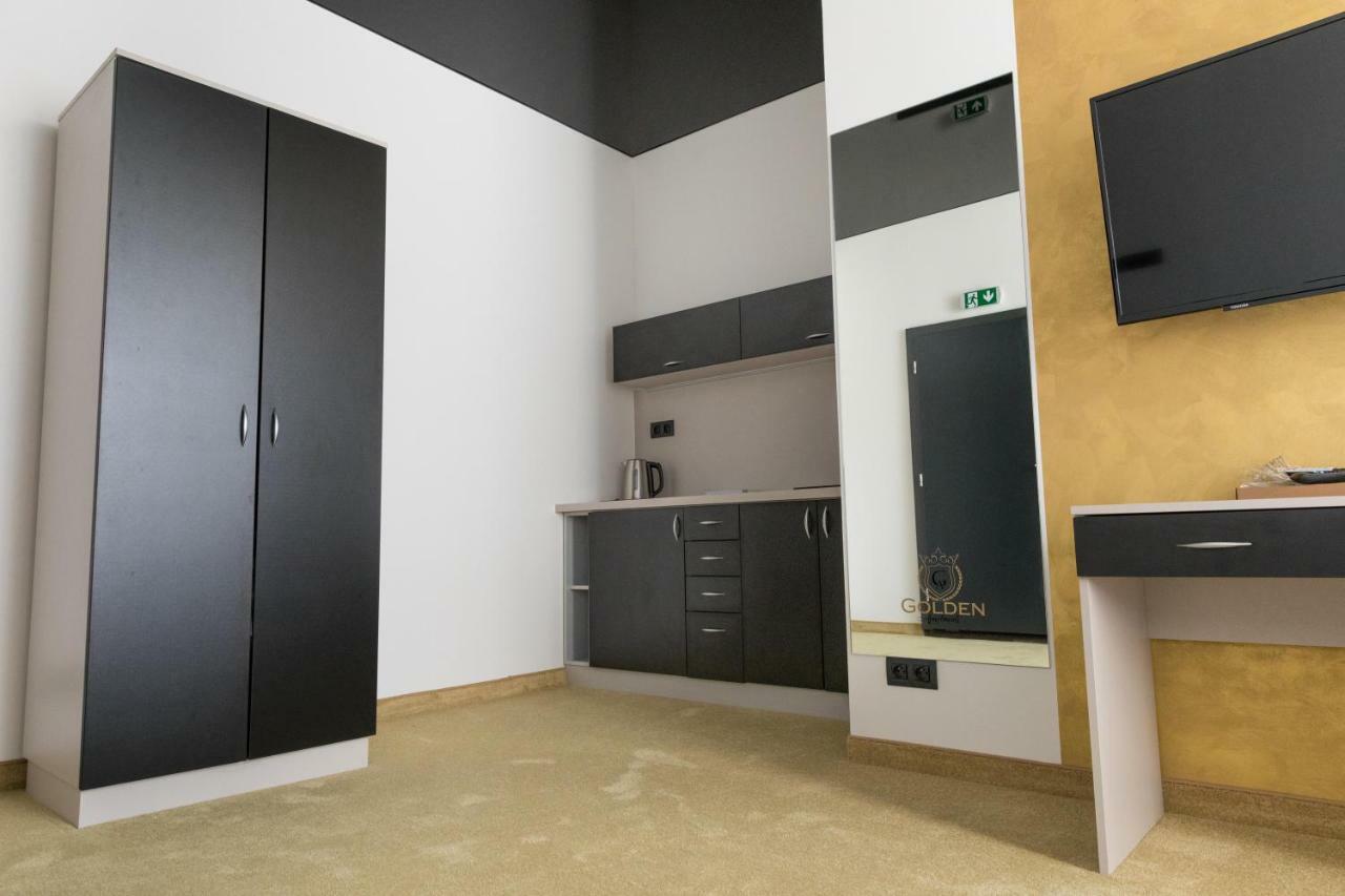 Apart Hotel Golden Apartments Košice Buitenkant foto