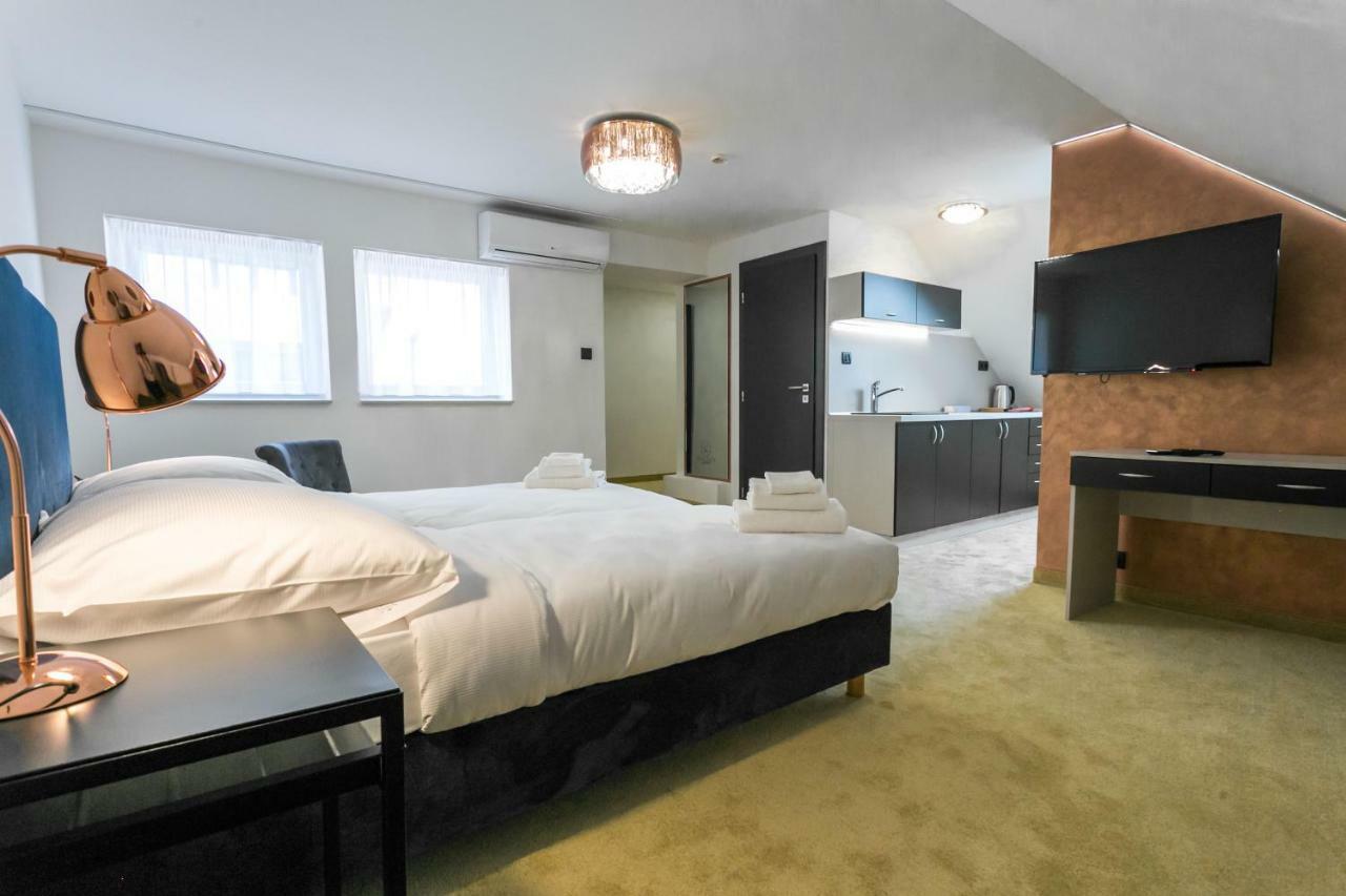 Apart Hotel Golden Apartments Košice Buitenkant foto
