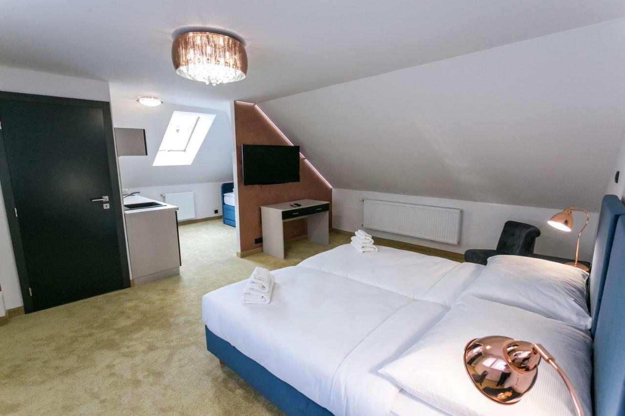 Apart Hotel Golden Apartments Košice Buitenkant foto