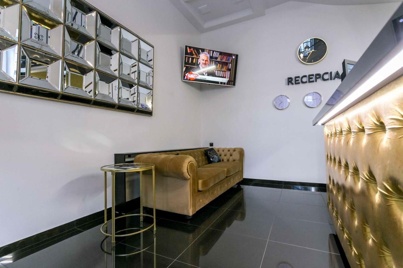 Apart Hotel Golden Apartments Košice Buitenkant foto