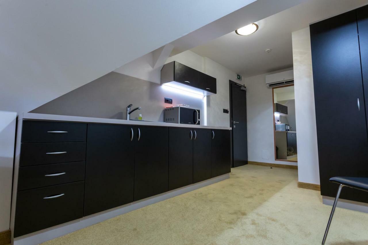 Apart Hotel Golden Apartments Košice Buitenkant foto