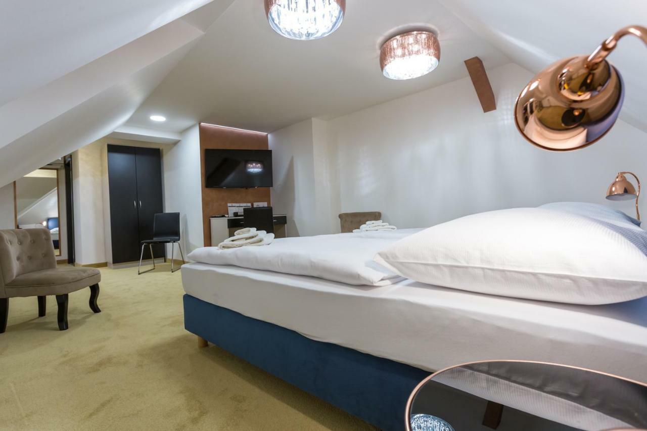 Apart Hotel Golden Apartments Košice Buitenkant foto