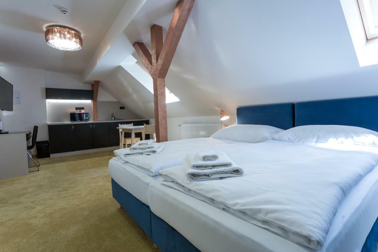 Apart Hotel Golden Apartments Košice Buitenkant foto