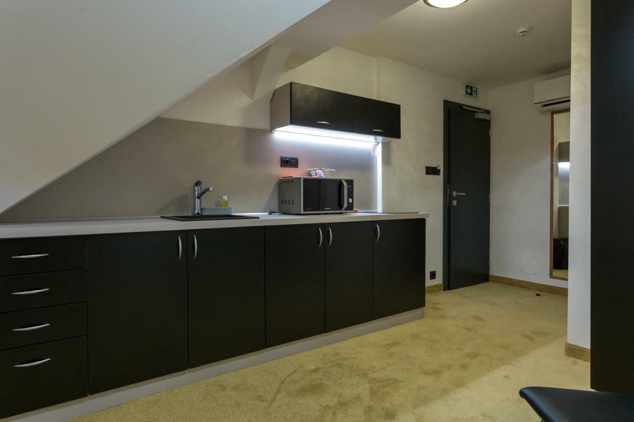 Apart Hotel Golden Apartments Košice Buitenkant foto